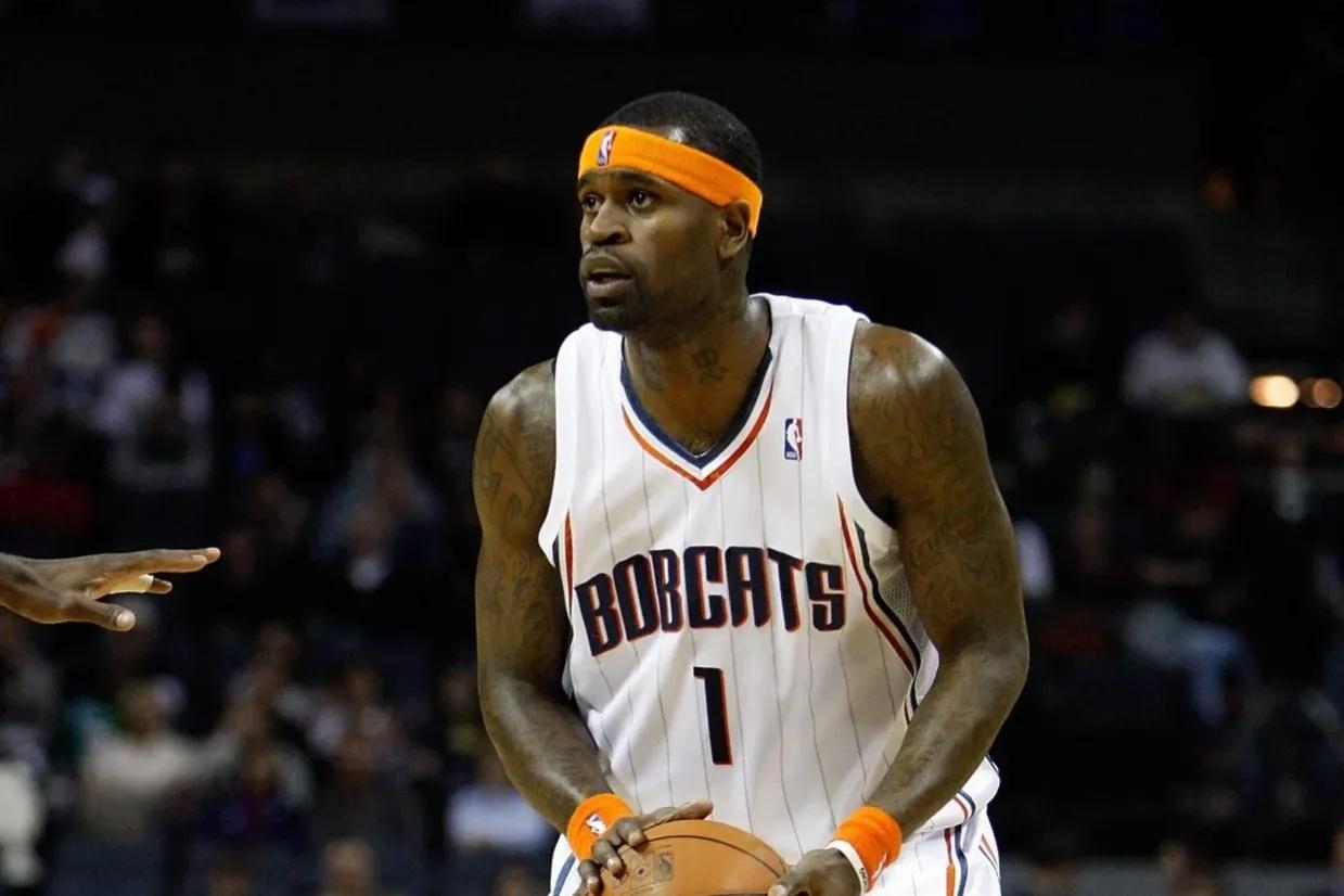 开云-关于从摩纳哥围绕欧超杯复出首秀到AC米兰冲刺阶段止住颓势，今夜夏洛特黄蜂调整名单以备国王杯的信息