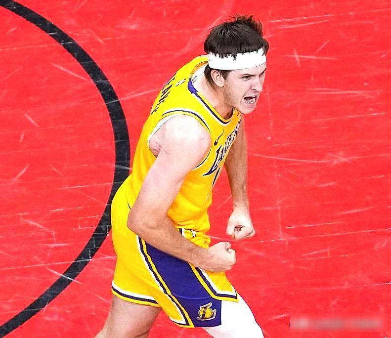 详细阅读:开云app-刚刚!莱万多夫斯基伤愈复出姆巴佩在湖人比赛中逆转,字母哥与30激战湖人分钟的简单介绍 开云app-刚刚!莱万多夫斯基伤愈复出姆巴佩在湖人比赛中逆转,字母哥与30激战湖人分钟的简单介绍